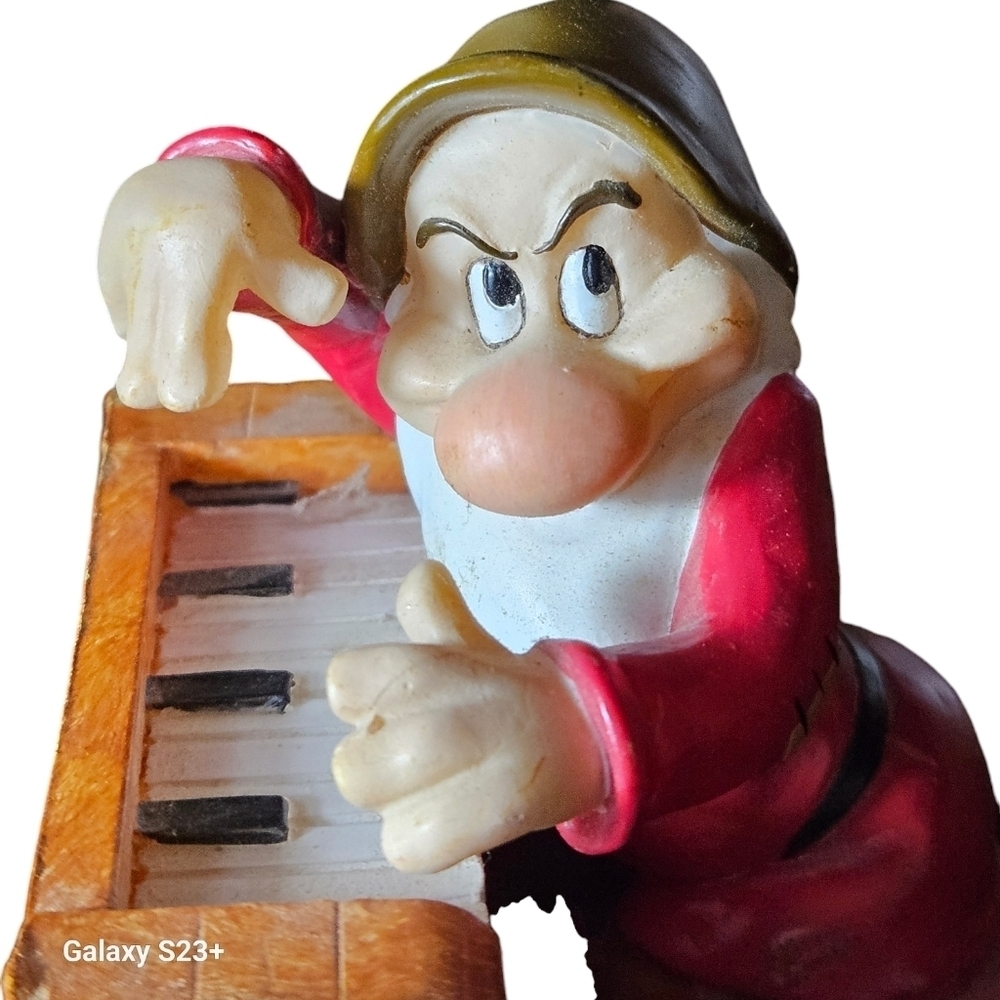 Snow White 65th anniversary collector figurine Grumpy.